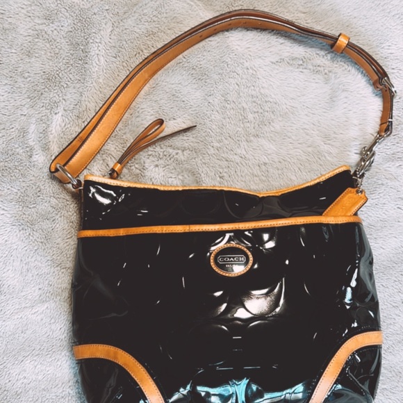 Coach embossed signature logo patent leather Peyton tote. - Picture 5 of 5